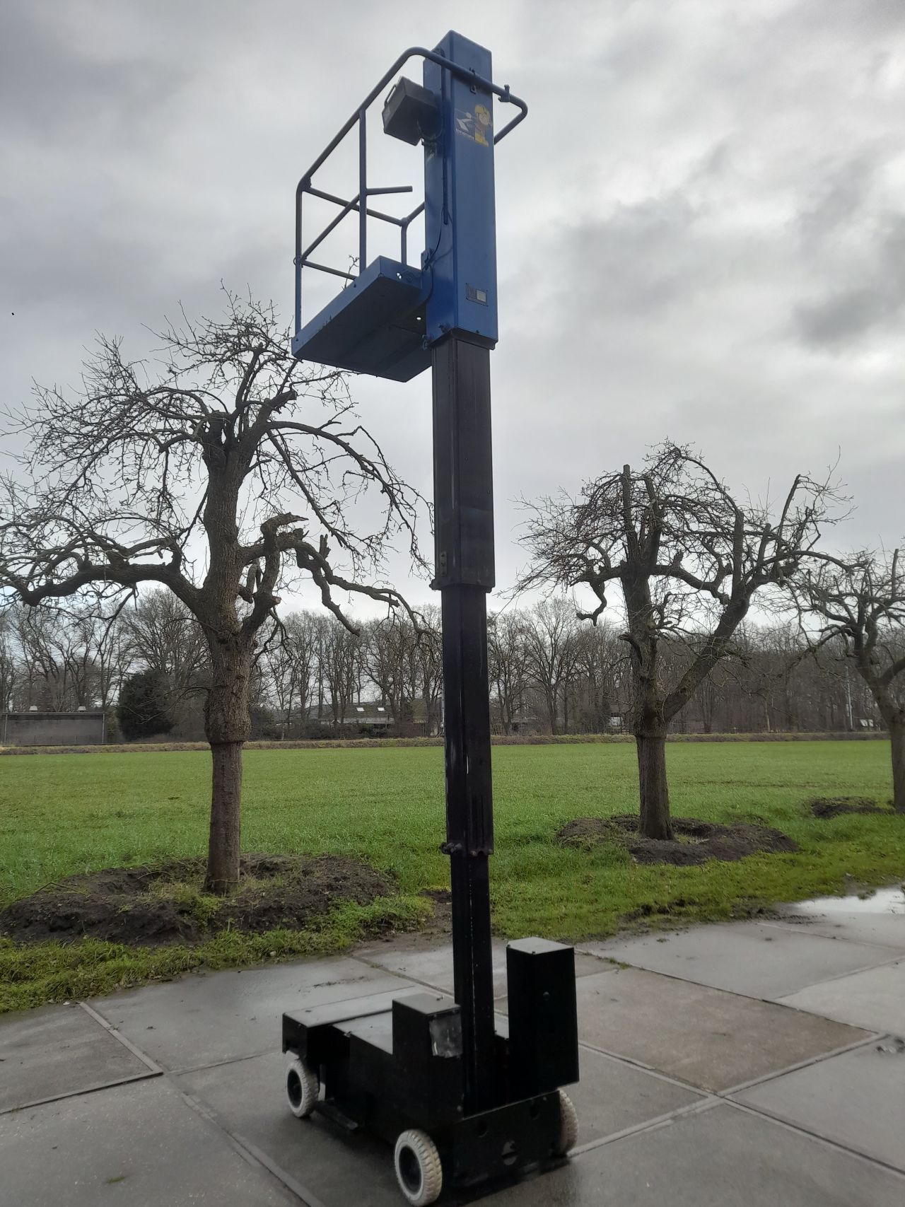 Aichi masthoogwerker SV04B 5,8 meter werkhoogte zeer compact