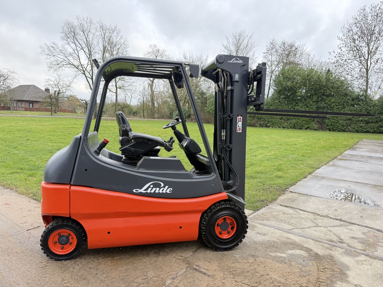 Linde 2500KG elektrische heftruck triplex 5M freelift Sideshift