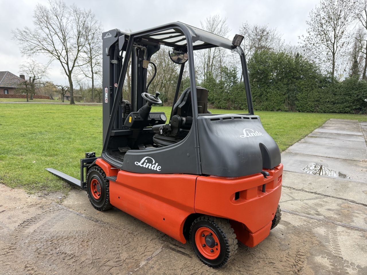 Linde 2500KG elektrische heftruck triplex 5M freelift Sideshift