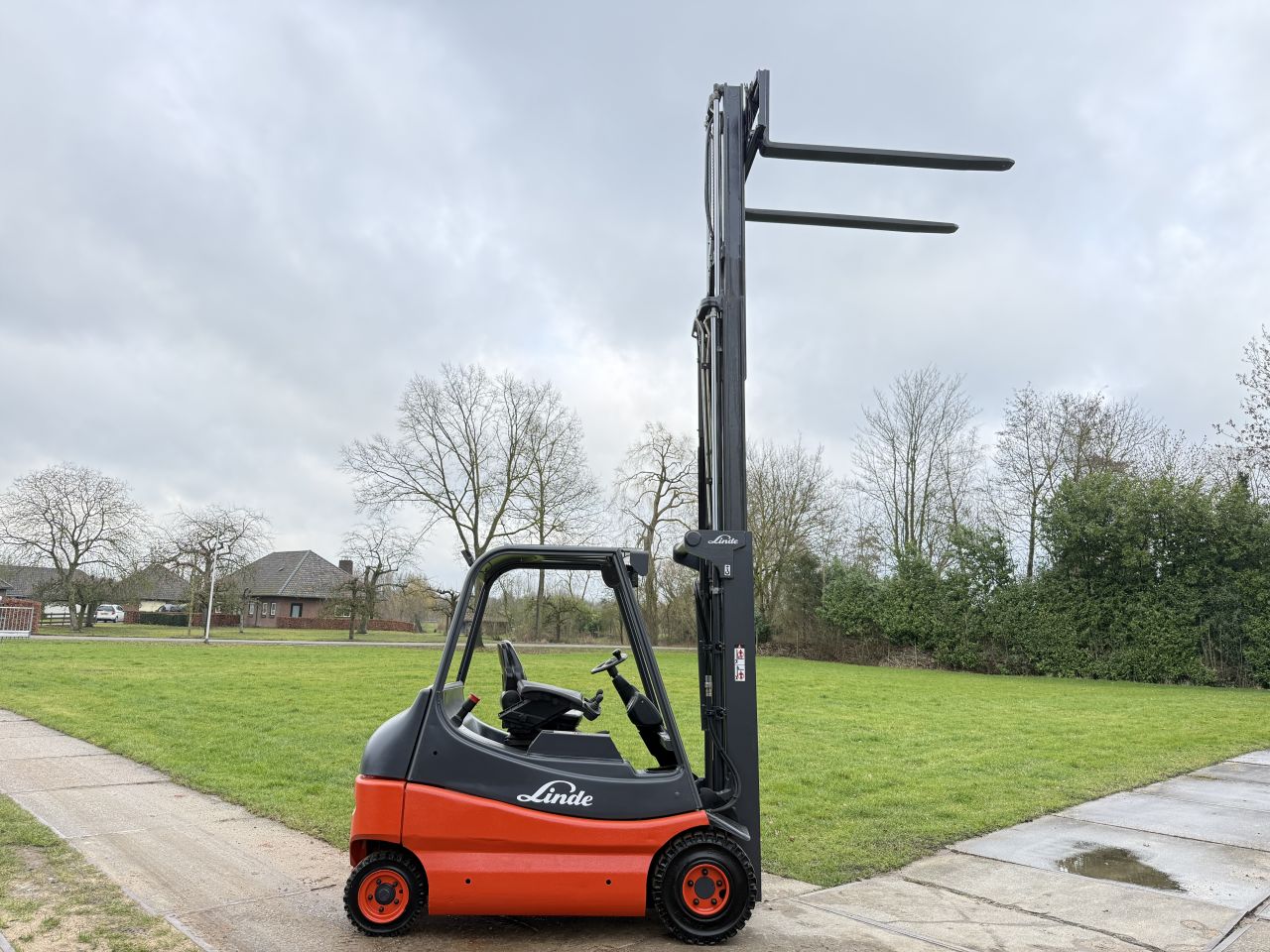 Linde 2500KG elektrische heftruck triplex 5M freelift Sideshift