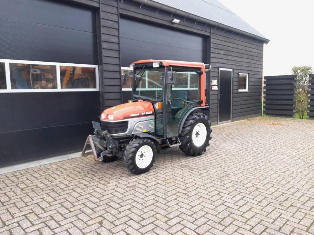 Yanmar EF 235 HST Hydrostaat - midi trekker - 30km/h