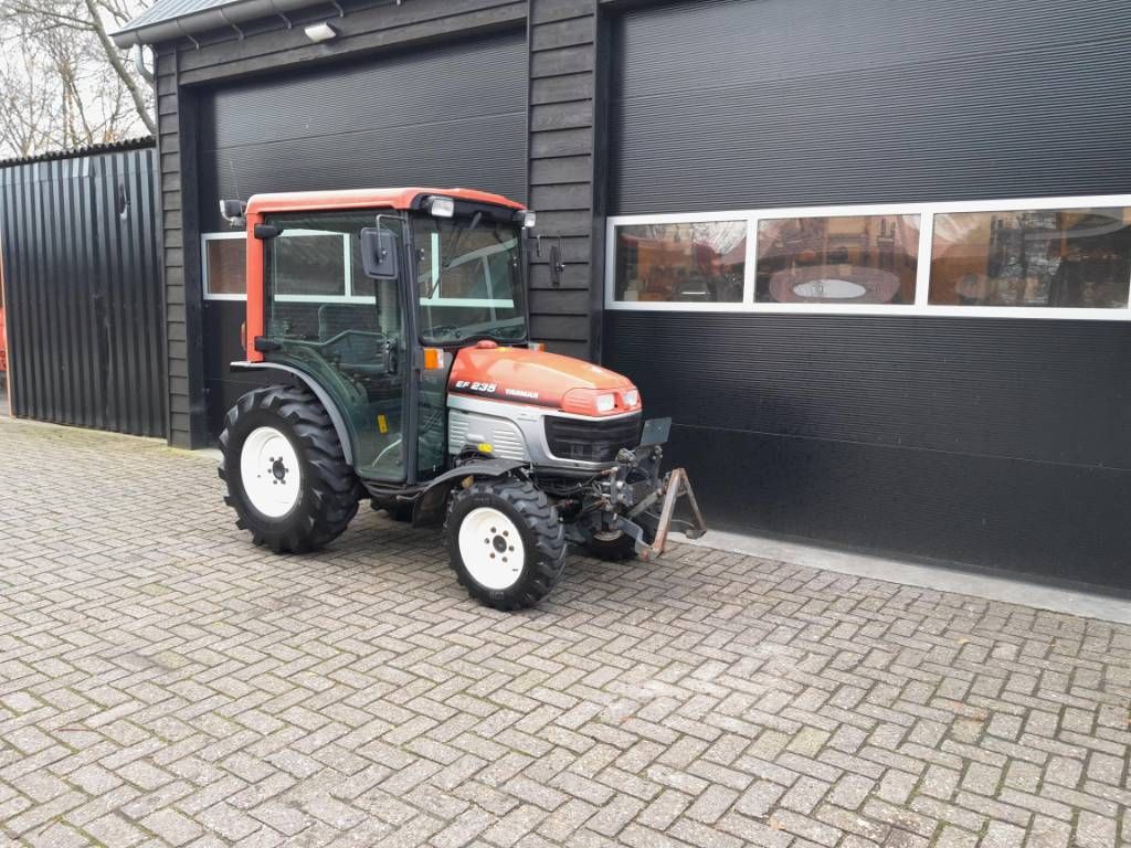 Yanmar EF 235 HST Hydrostaat - midi trekker - 30km/h