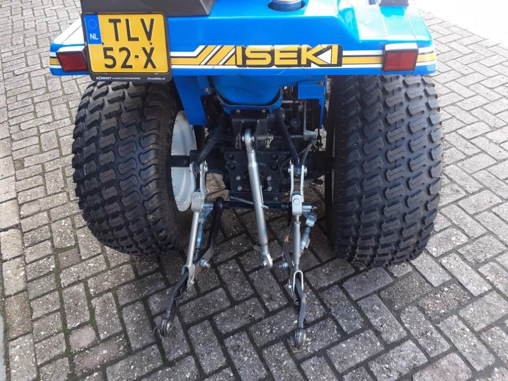 Iseki TU 155 minitrekker op brede gazonbanden