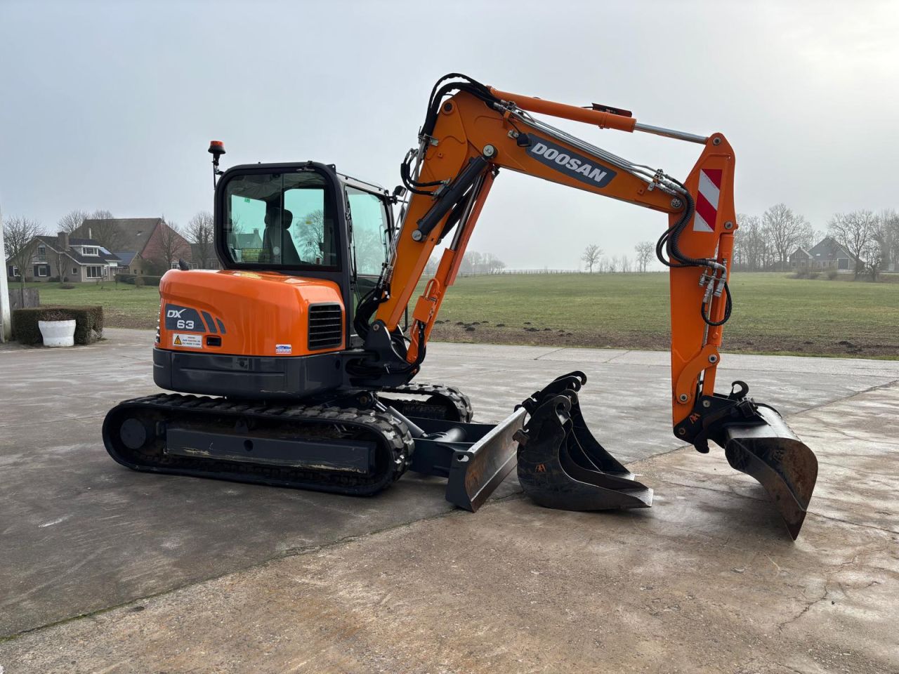Doosan DX63-3