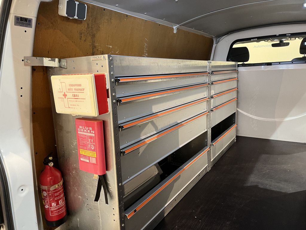 Volkswagen Transporter 2.0 TDI L2H1 150 PK 4Motion 4x4 / Servicebus / Inrichting / Euro 6 / 220V. / Airco / CarPlay / Cruise Control / Camera / Navigatie