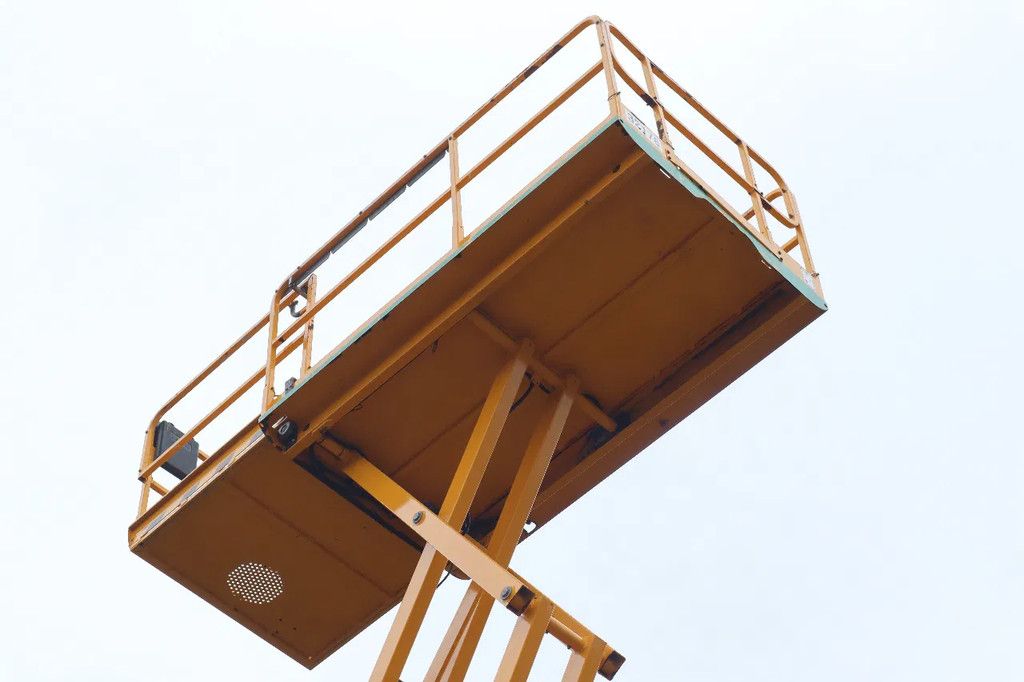 Haulotte COMPACT 12DX | 12 METER | 450 KG | OUTRIGGERS