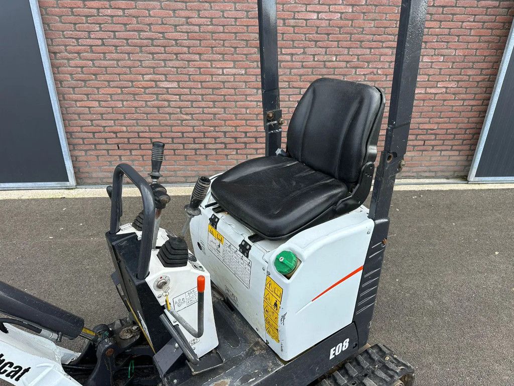 Bobcat E08 minikraan
