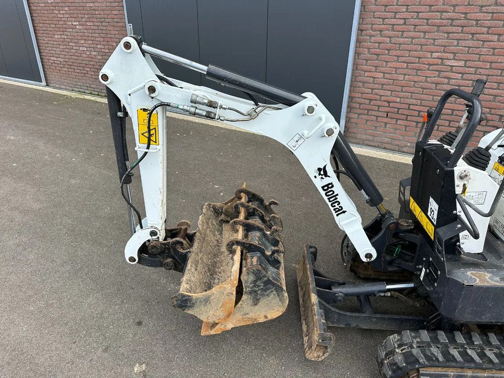 Bobcat E08 minikraan
