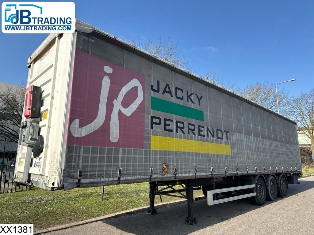 Fruehauf Tautliner Lift axle