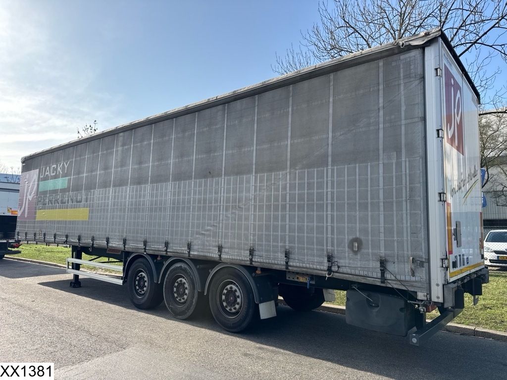 Fruehauf Tautliner Lift axle