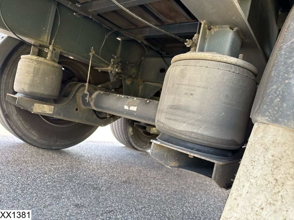 Fruehauf Tautliner Lift axle