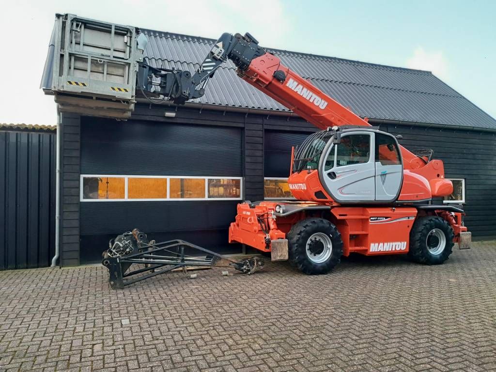 Manitou MRT 2150 Plus Privilege Remote - Manbasket - Winch