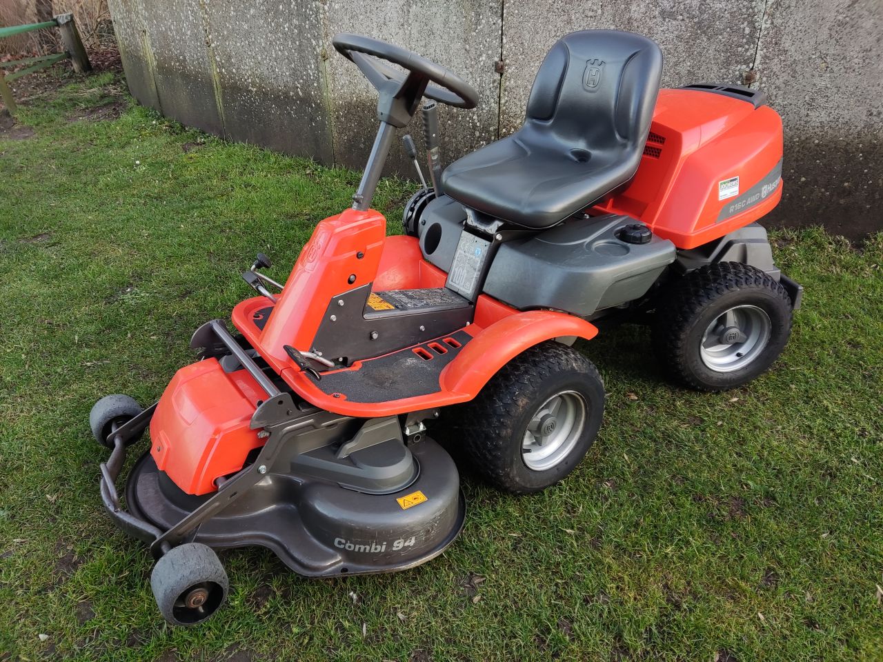 HUSQVARNA zitmaaier (type Rider 216 AWD, 15,5 pk, 4WD, 94 cm.)