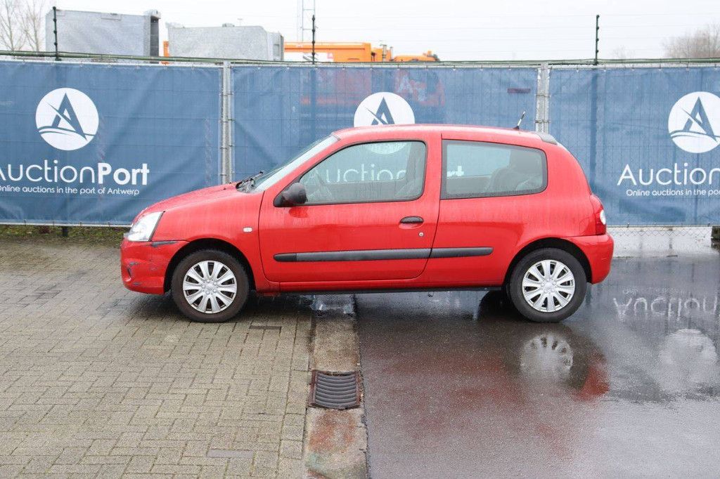 Renault Clio Pkw Benzin 89 PS 2012 (Margin)