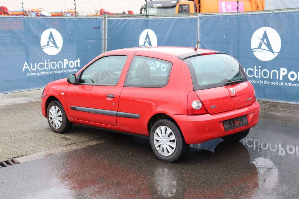 Renault Clio Pkw Benzin 89 PS 2012 (Margin)