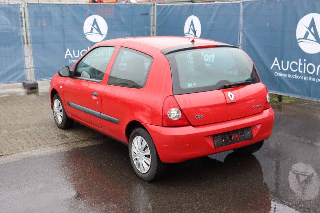 Renault Clio Pkw Benzin 89 PS 2012 (Margin)