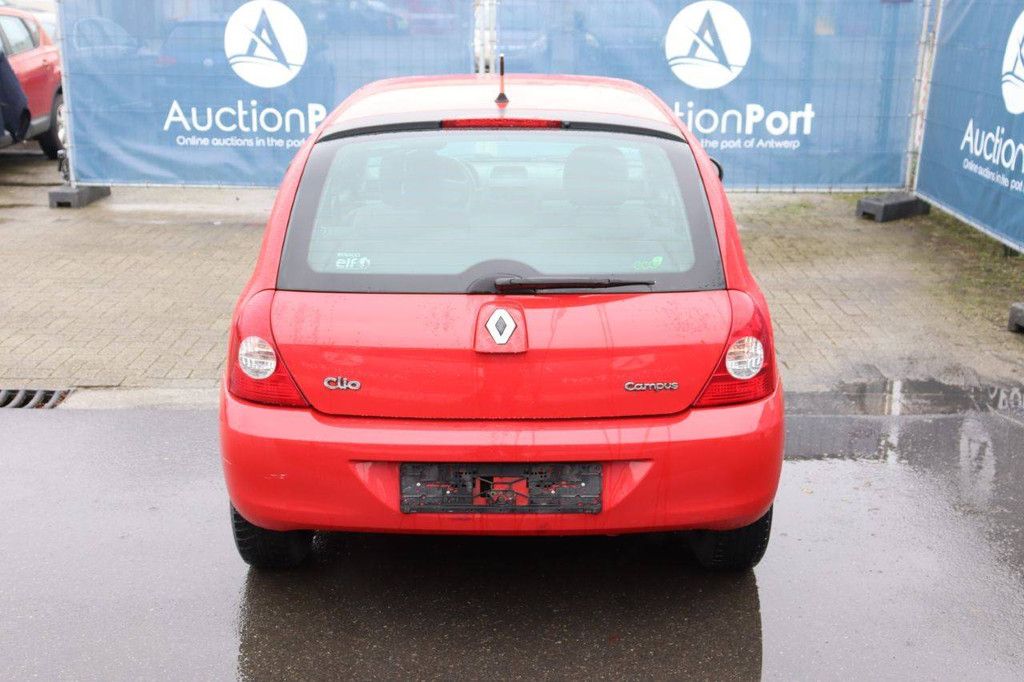 Renault Clio Pkw Benzin 89 PS 2012 (Margin)