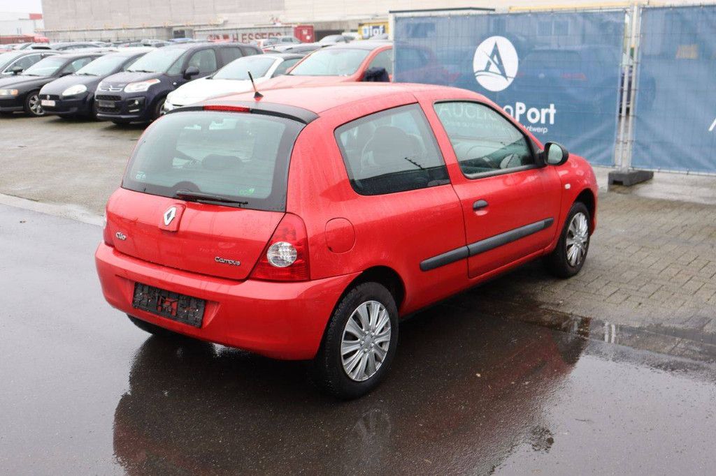 Renault Clio Pkw Benzin 89 PS 2012 (Margin)