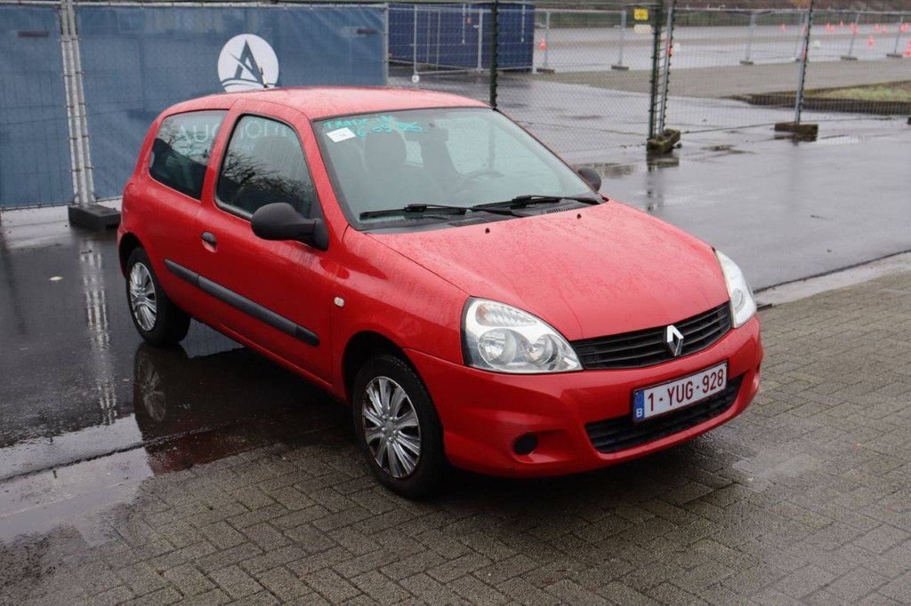 Renault Clio Pkw Benzin 89 PS 2012 (Margin)