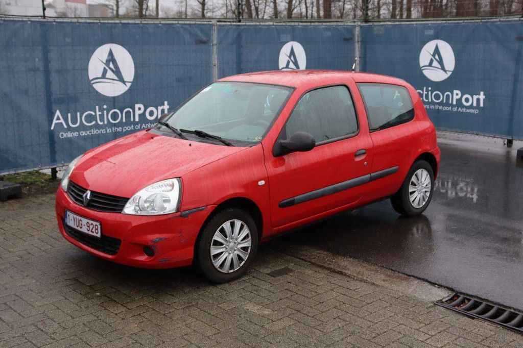 Renault Clio Pkw Benzin 89 PS 2012 (Margin)