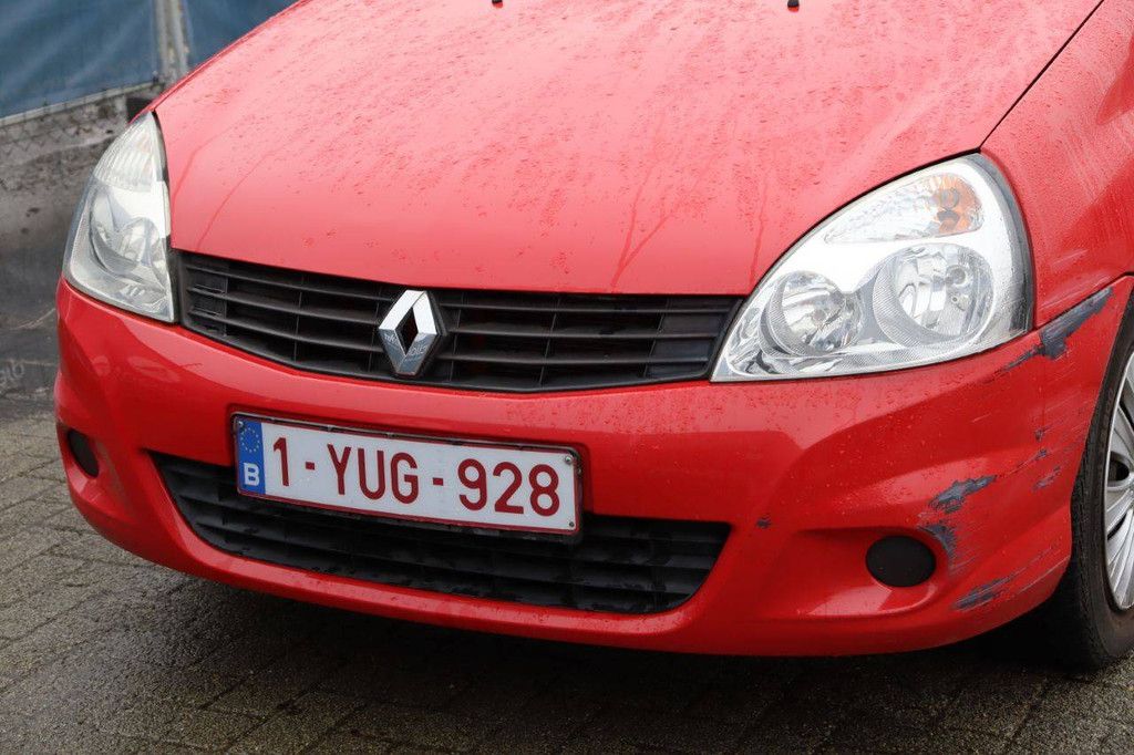 Renault Clio Pkw Benzin 89 PS 2012 (Margin)