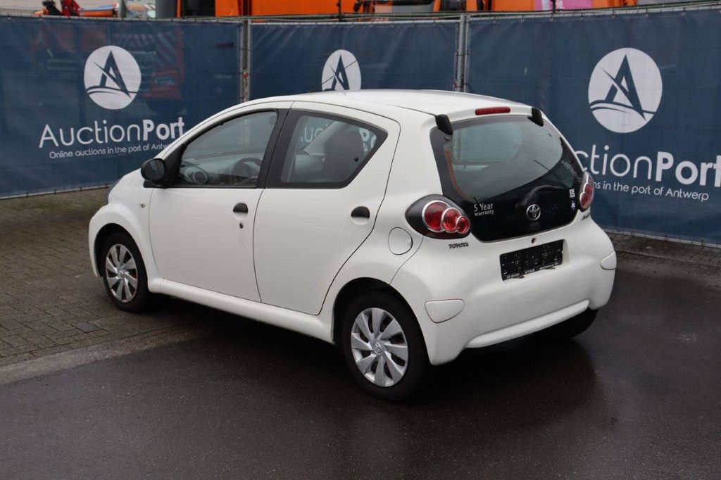 Passenger car Toyota Aygo Petrol 68 hp 2013 (Margin)