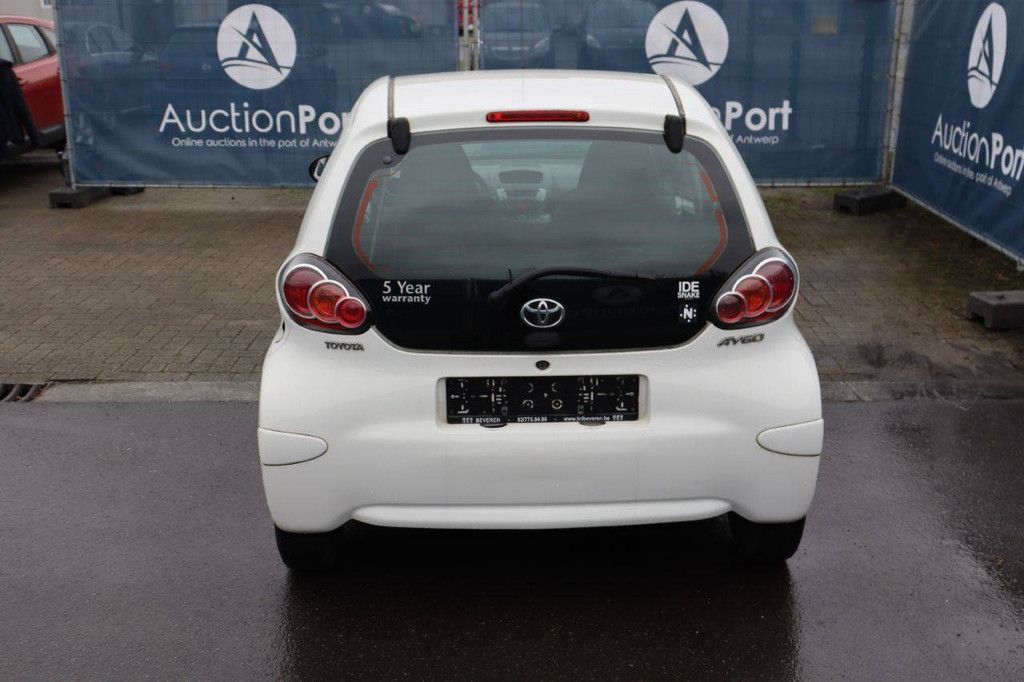 Passenger car Toyota Aygo Petrol 68 hp 2013 (Margin)