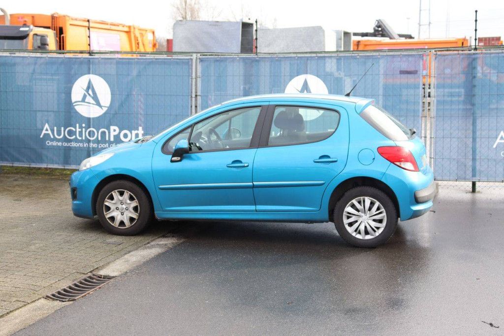 Pkw Peugeot 207 Benzin 73 PS 2013 (Marge)