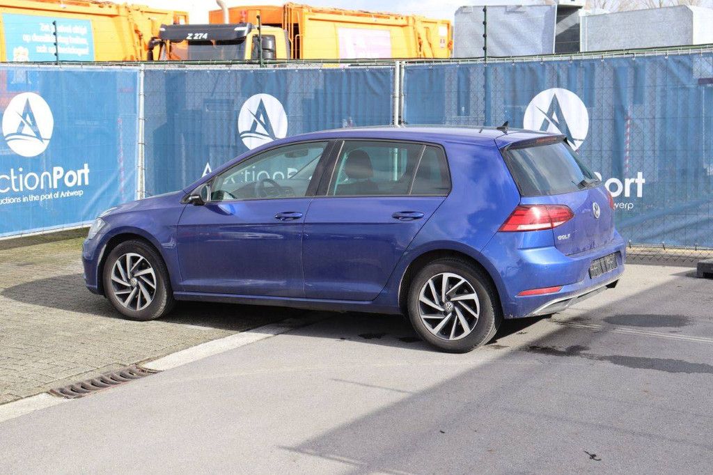 Passenger car Volkswagen Golf Petrol 125 hp 2018 (Margin)