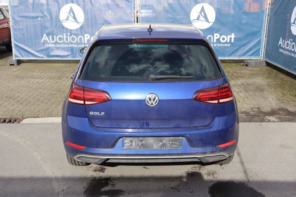 Passenger car Volkswagen Golf Petrol 125 hp 2018 (Margin)