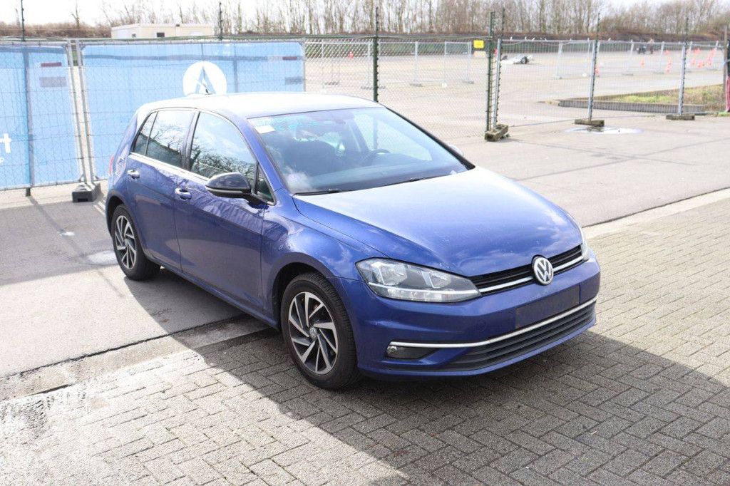 Passenger car Volkswagen Golf Petrol 125 hp 2018 (Margin)