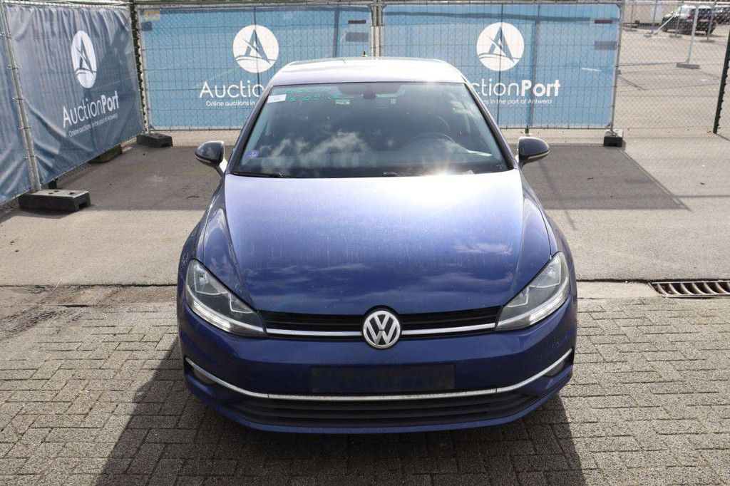 Passenger car Volkswagen Golf Petrol 125 hp 2018 (Margin)
