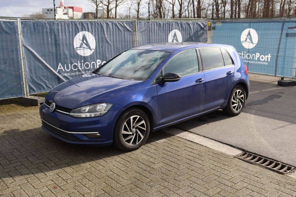 Passenger car Volkswagen Golf Petrol 125 hp 2018 (Margin)
