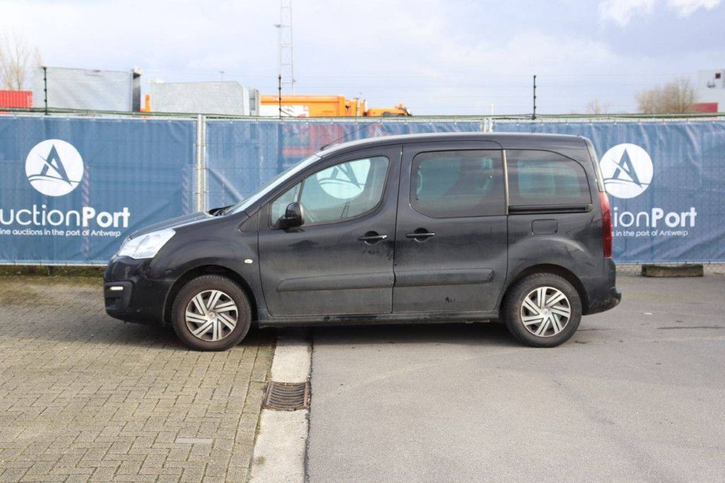 Passenger car Citroën Berlingo Petrol 110 hp 2017 (Margin)