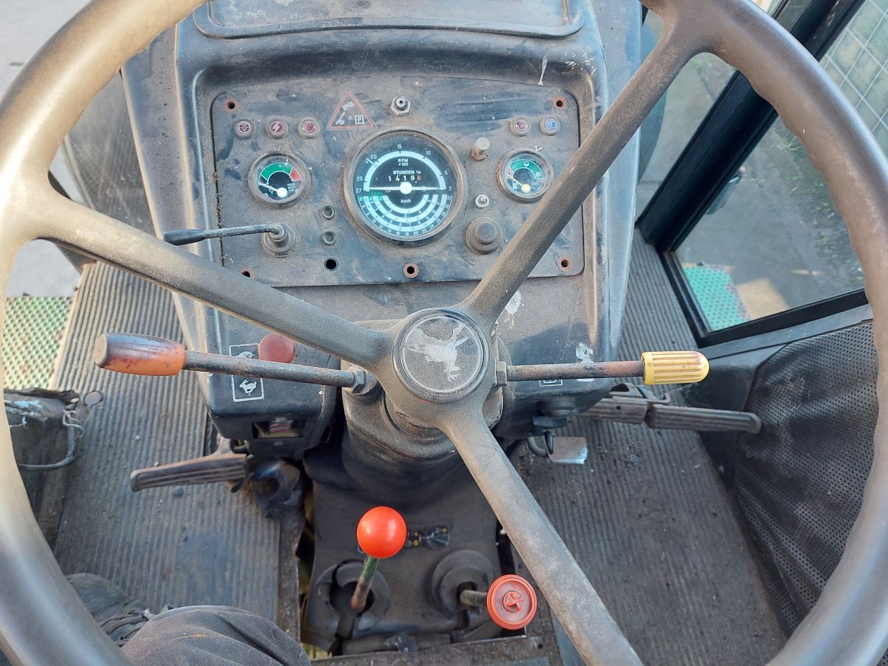 John Deere 3130 met werk