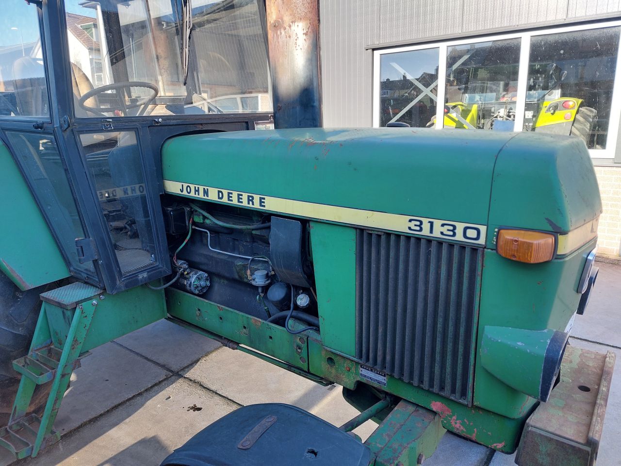 John Deere 3130 met werk