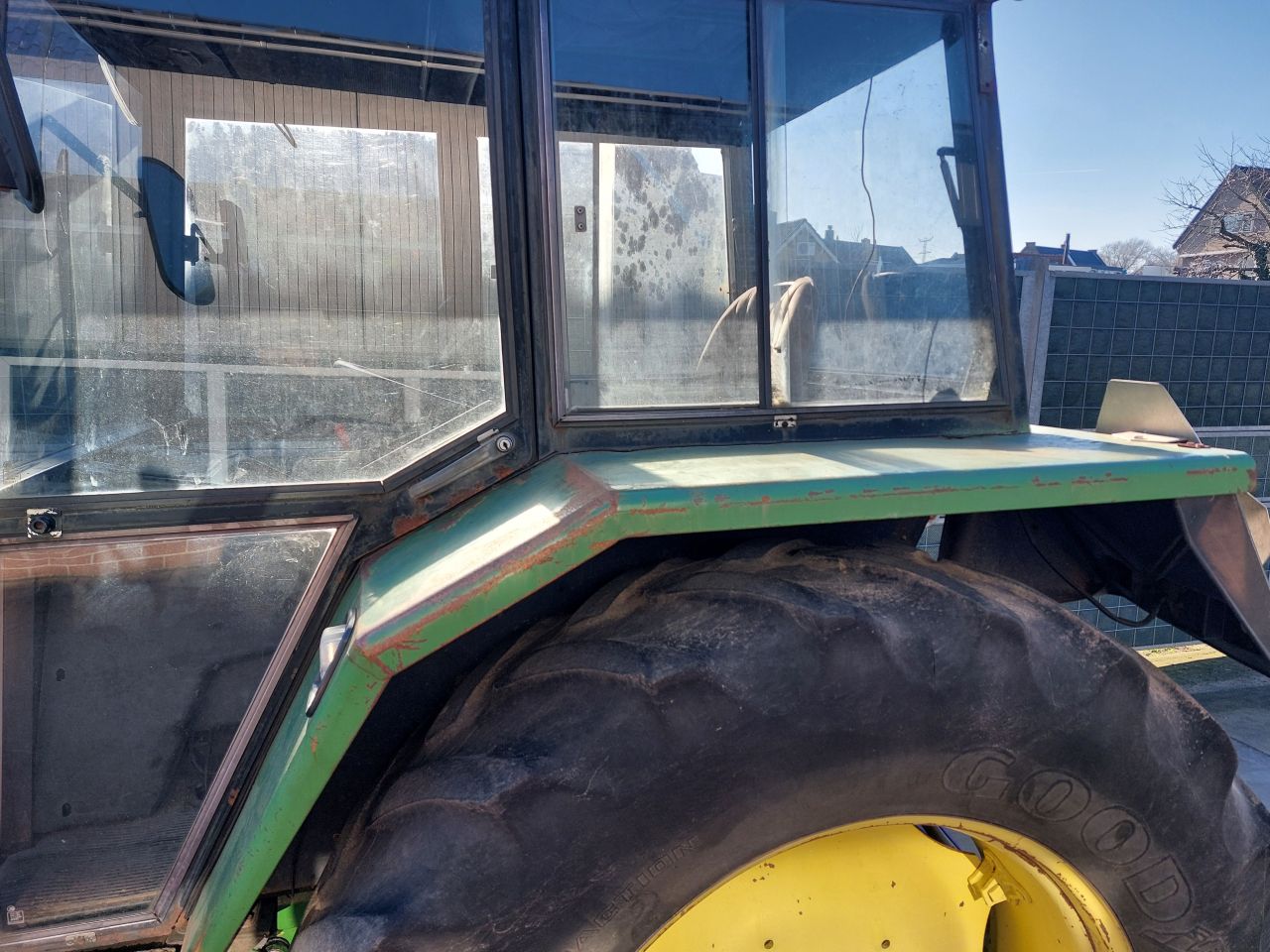 John Deere 3130 met werk