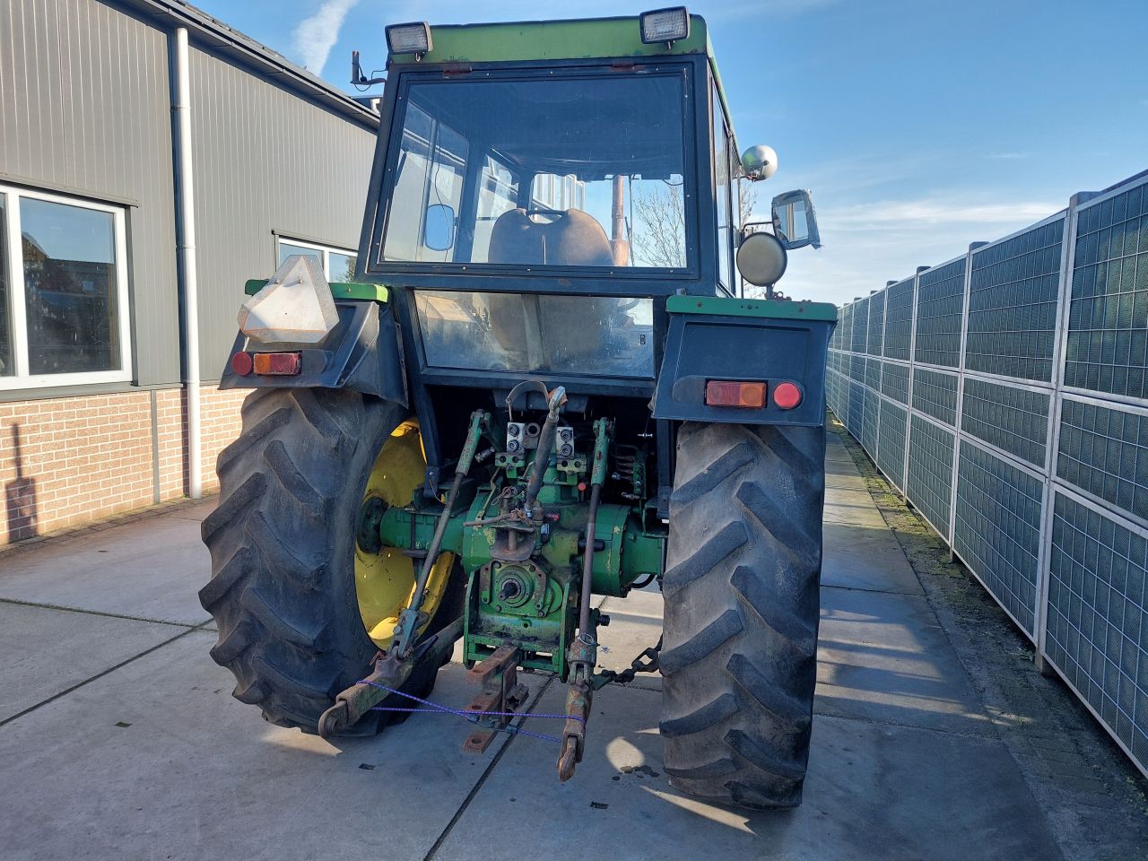 John Deere 3130 met werk