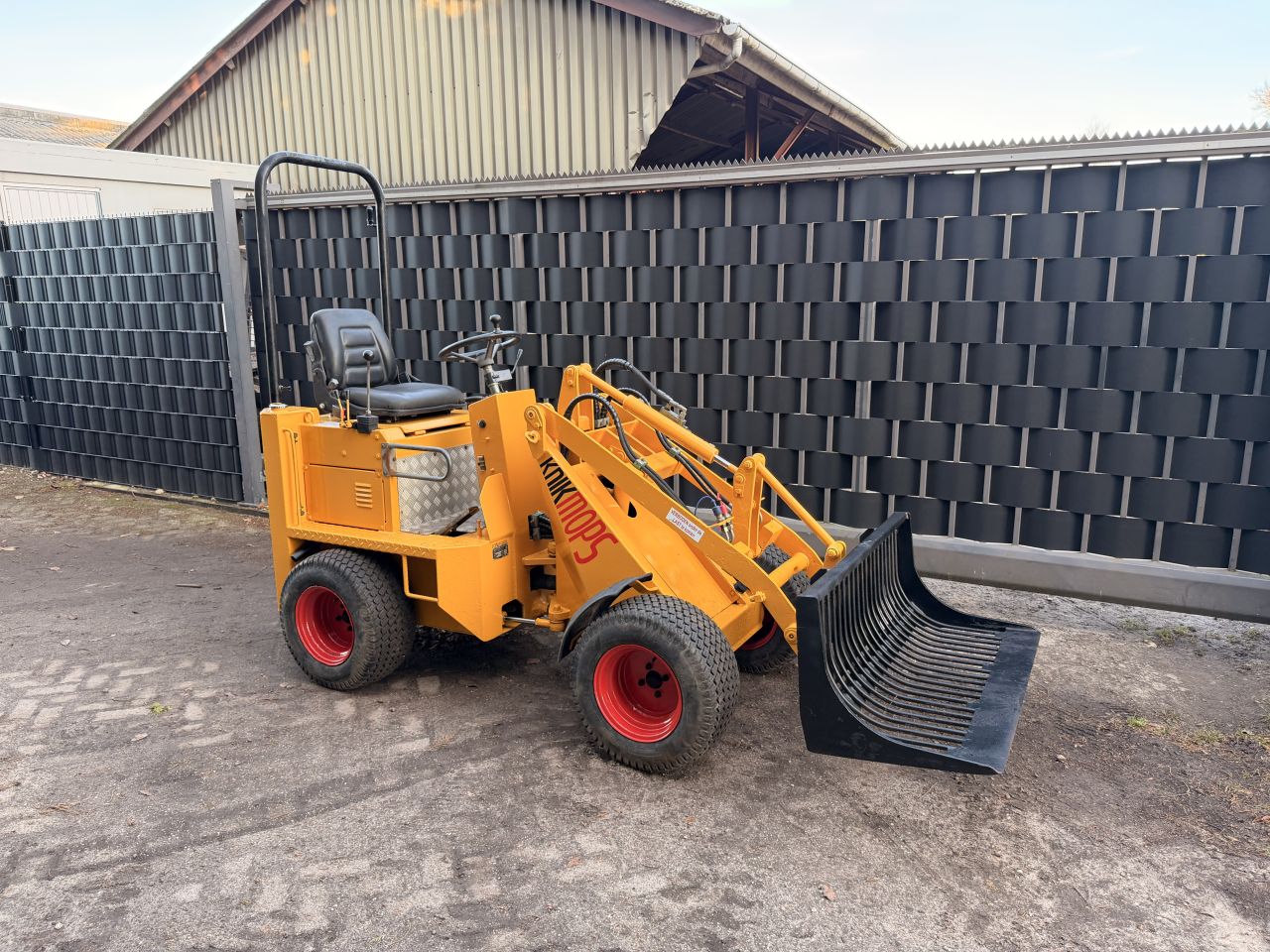 Knikmops 90 sherpa avant giant relly weidemann schaffer
