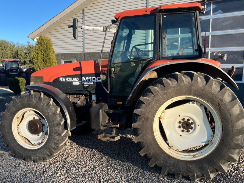 New Holland M100 Med frontlift og turbo