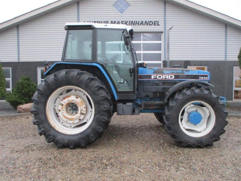 New Holland 7840 SLE, med rigtig god dæk montering og knap på vendergearet.
