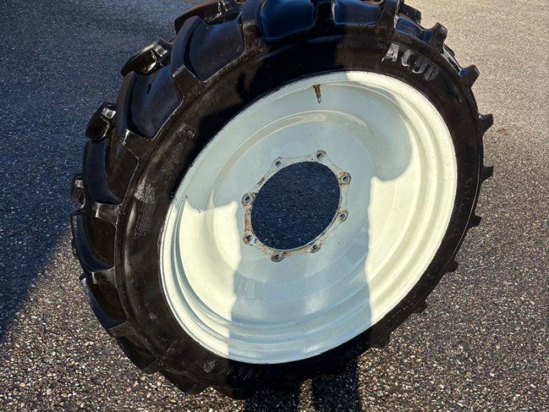 BKT 270/95R46 u. 270/80R32