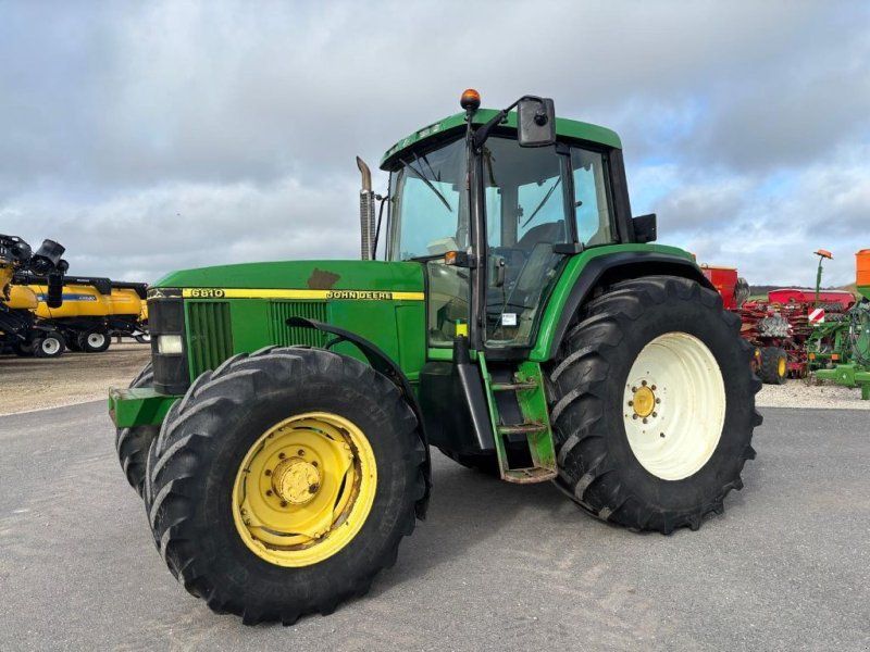 John Deere 6810