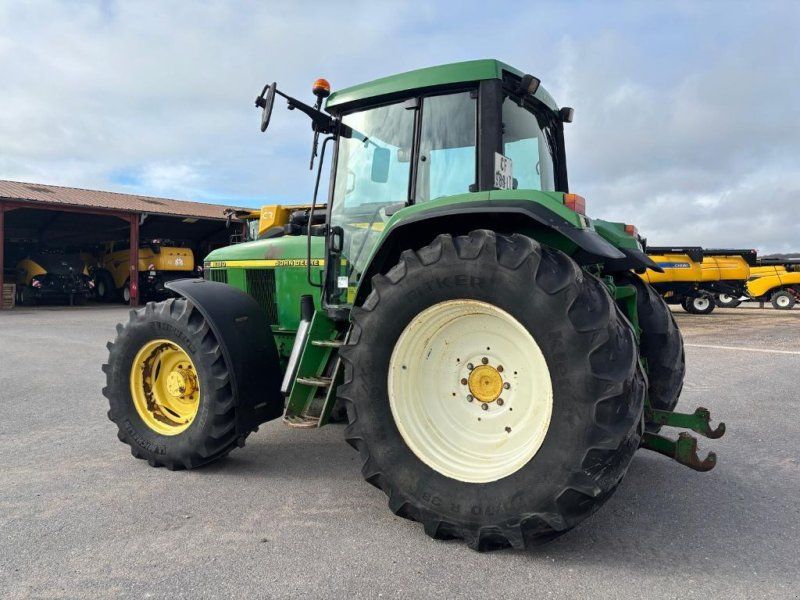 John Deere 6810
