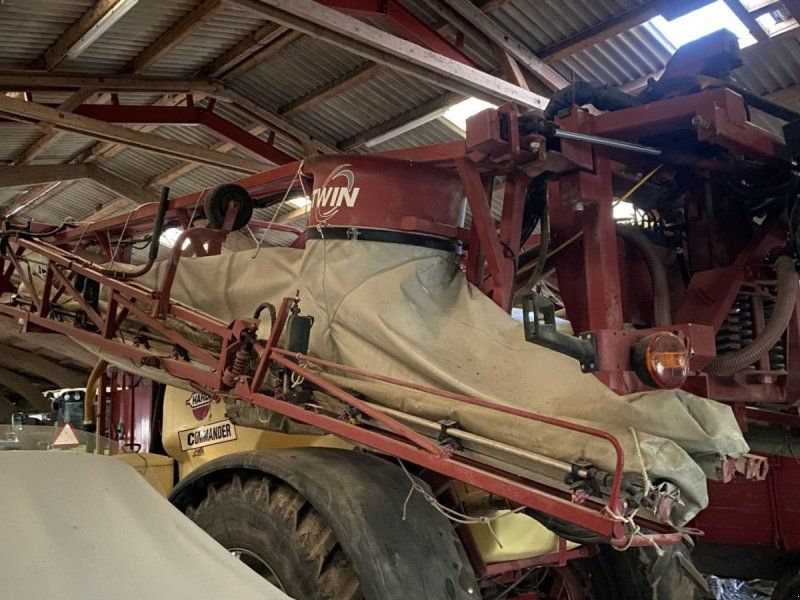 Hardi Commander 4200 med luft. Sprøjten er synes i 2025.