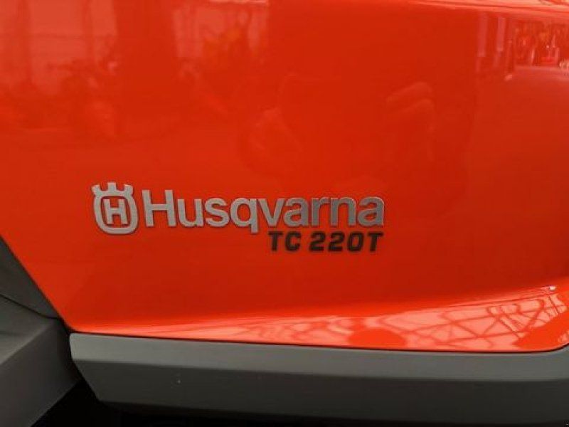 Husqvarna Rasen TC220T 108cm Schnittbreite 19,6PS