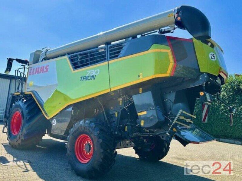 Claas Trion 730 mit Varioschneidwerk