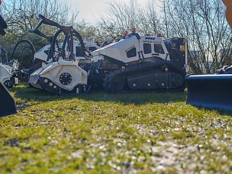 Hymach 50C ILE Funkraupe Mulchraupe Geräteträger Mähraupe Raupe