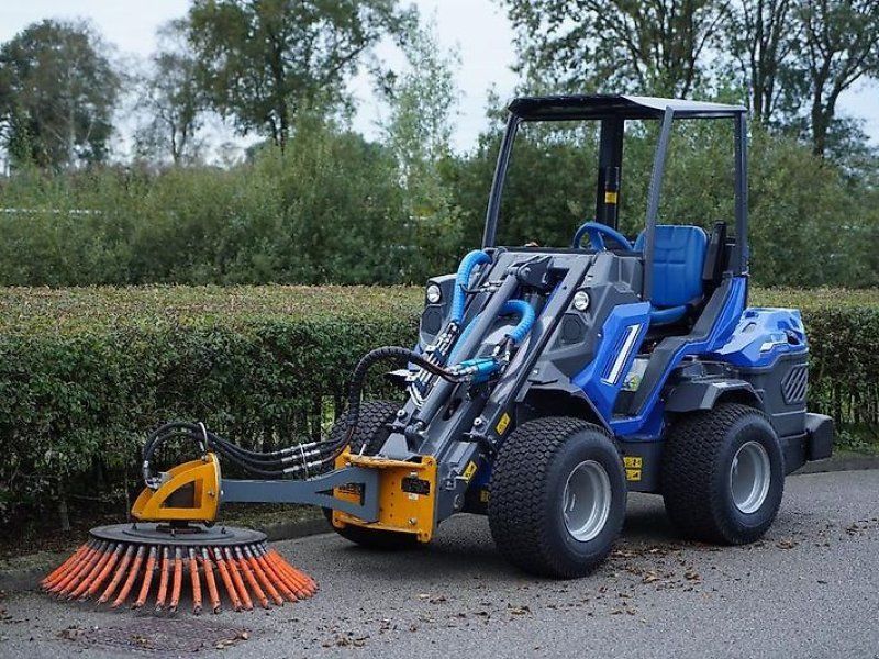 Unkrautbürste hydraulisch Fugenbürste Wildkrautbürste Besen