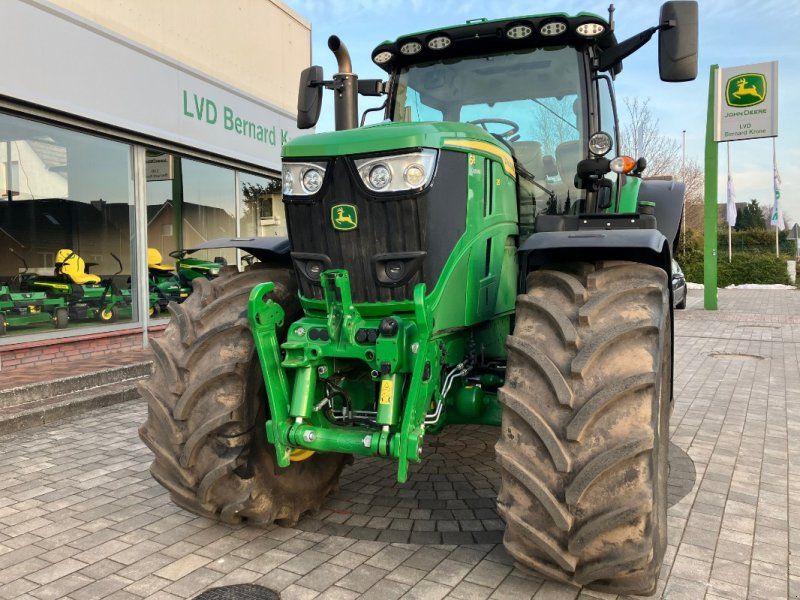 John Deere 6R 215
